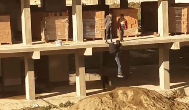 Çocukların inşatta tehlikeli oyunu