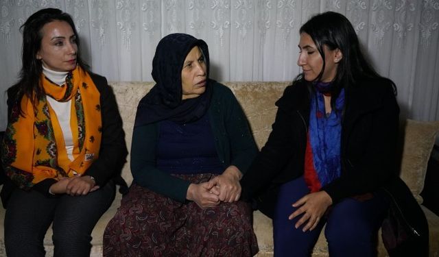 Hatimoğulları’ndan Emine Şenyaşar’a ziyaret