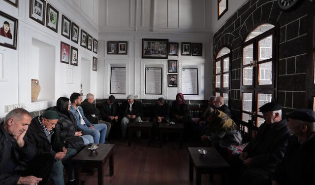 Bu kentten dengbêjlerin sesi yankılanıyor