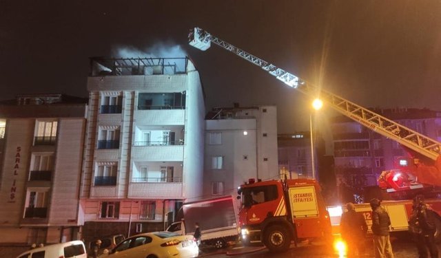 Binadaki yangın geceyi aydınlattı