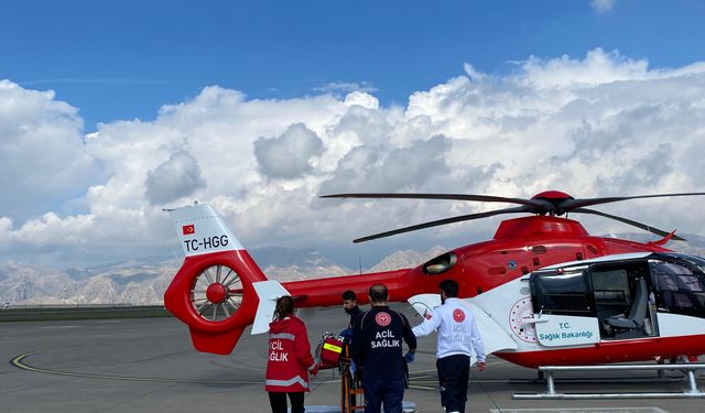 Şırnaklı hasta ambulans helikopterle Diyarbakır'a getirildi