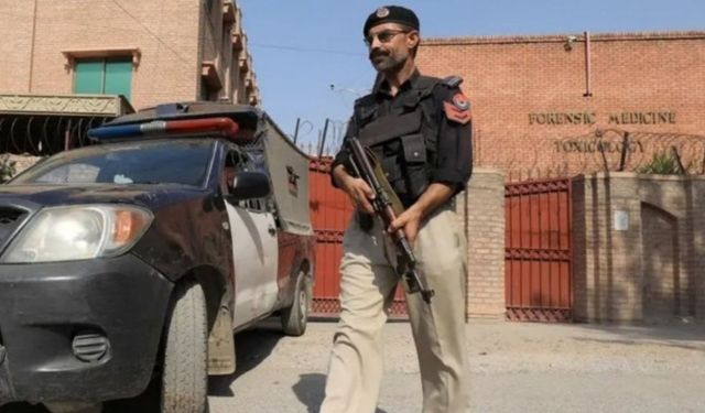 Pakistan’da silahlı saldırı: 10 kişi katledildi