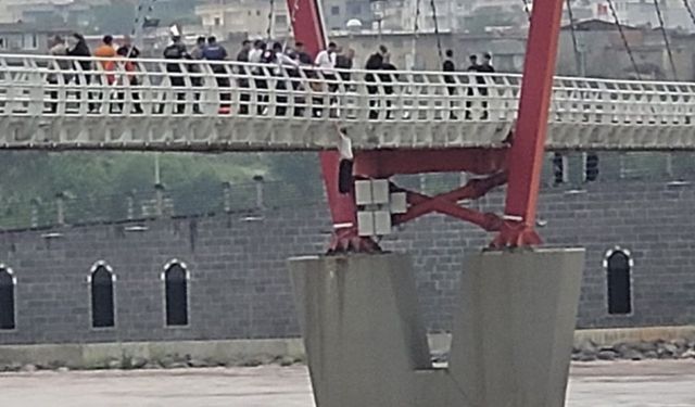 Cizre'de köprüden nehre atlayan kadın kurtarıldı