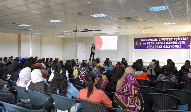 Diyarbakır’da kadınlara şiddete maruz kaldığında yapması gerekenler anlatıldı