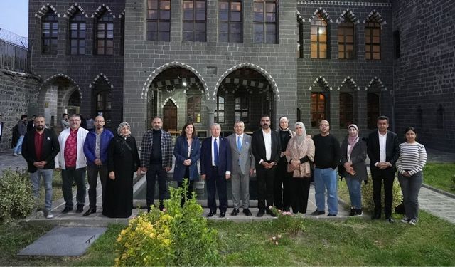 Diyarbakır’ın uluslararası konukları tarihi mekanları gezdi