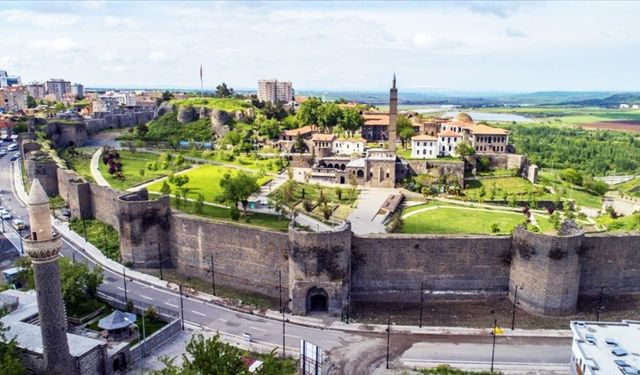 Diyarbakır’da yağmurlu hava yerini güneşli havaya bırakıyor