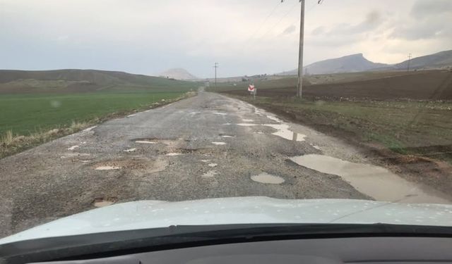 Diyarbakır’da yollar köstebek yuvasına döndü