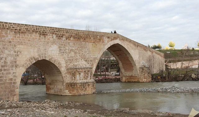 Artuklu mirası tarihi köprü hayran bırakıyor