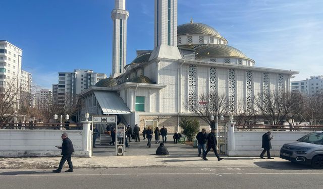 Diyarbakır’da cemaat yağmur için dua etti