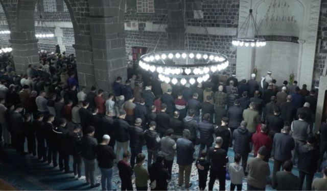 Diyarbakır’da ilk teravih için Ulu Cami doldu