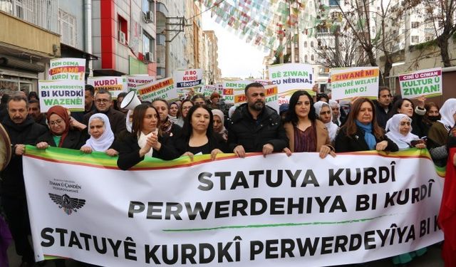 Diyarbakır'da Kürtçeye statü yürüyüşü