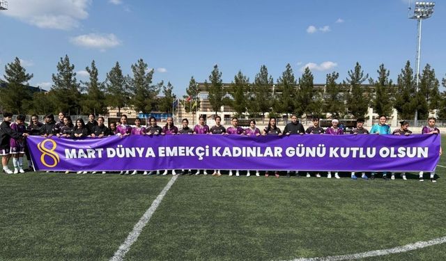 Diyarbakır’da bu pankartla sahaya çıkıp rakibini gol yağmuruna tuttular