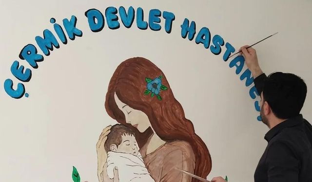 Diyarbakır’da çalıştığı hastaneyi çizimleriyle güzelleştiriyor