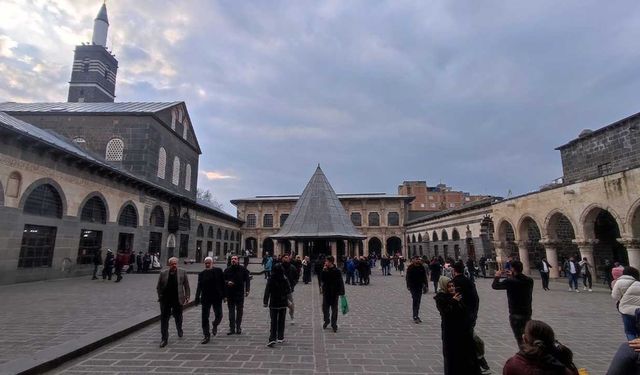 Diyarbakır Ulu Cami’de yüzyıllardır süren gelenek