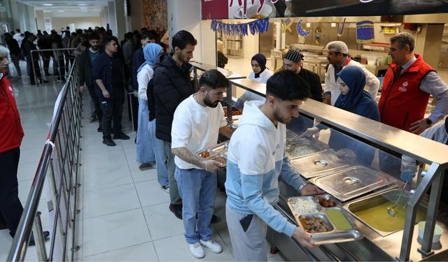 Diyarbakır’daki bu kurum, Mardin'de her gün 2 bin öğrenciye iftar veriyor