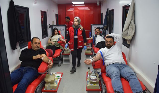 Azalan kan stoku için öğrenci ve aileleri harekete geçti