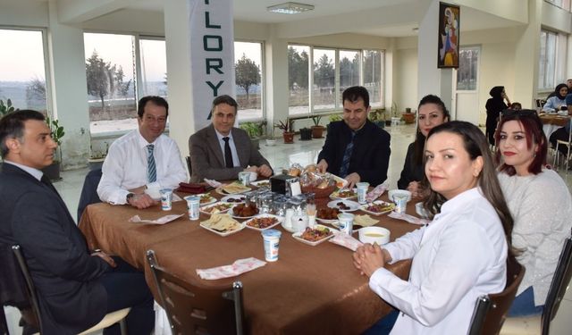 Diyarbakır’da rektör, sağlık çalışanlarıyla iftarda buluştu