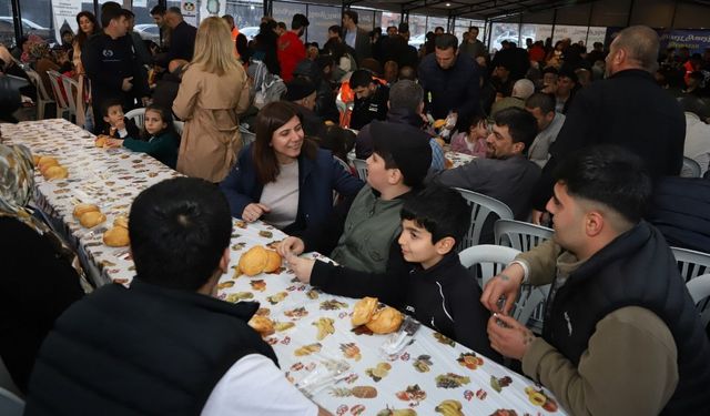 Diyarbakır'da Eş Başkanlar, iftar çadırında halkla buluştu