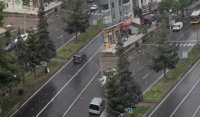 Diyarbakır’da gök gürültülü sağanak yağış!
