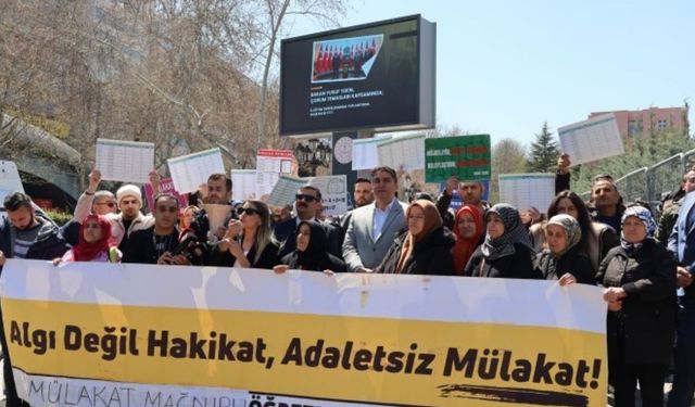 Mülakat mağduru öğretmenlerin MEB önündeki eylemi sürüyor