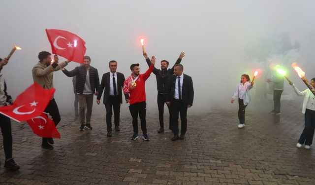 Şırnaklı Avrupa Şampiyonuna coşkulu karşılama