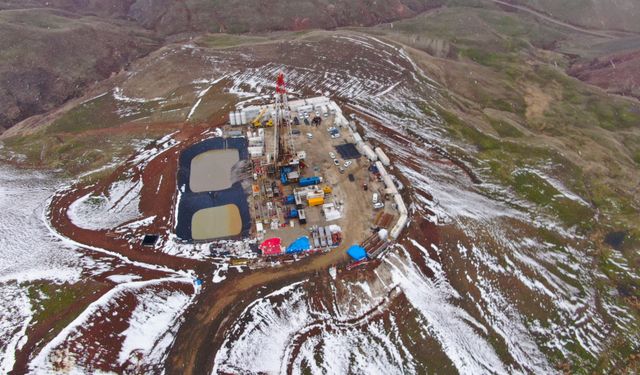 Van'da petrol arayışı: 200 tonluk dev sondaj kulesi kuruldu