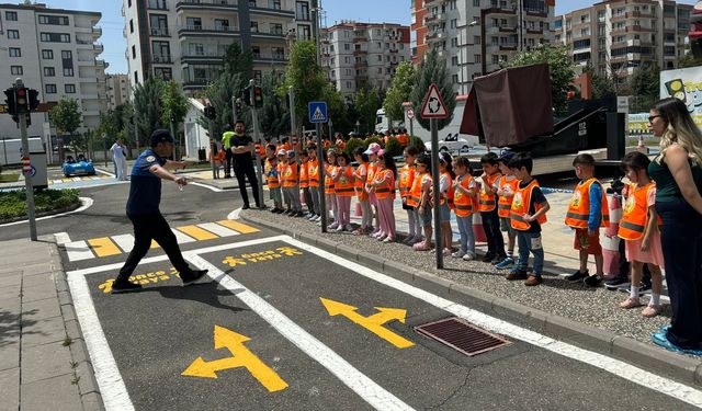 Diyarbakır’da bin 43 öğrenciye trafik eğitimi