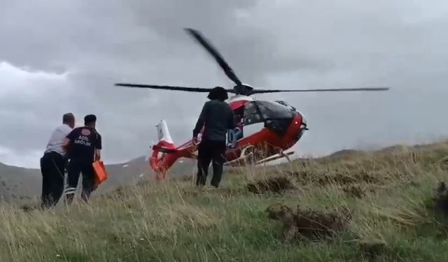Dağda mahsur kalan vatandaş helikopter ambulansla kurtarıldı