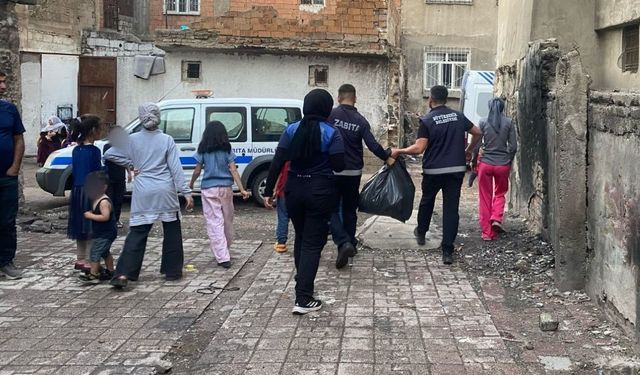 Diyarbakır’da ev sahibinin sokağa attığı aileye belediye sahip çıktı