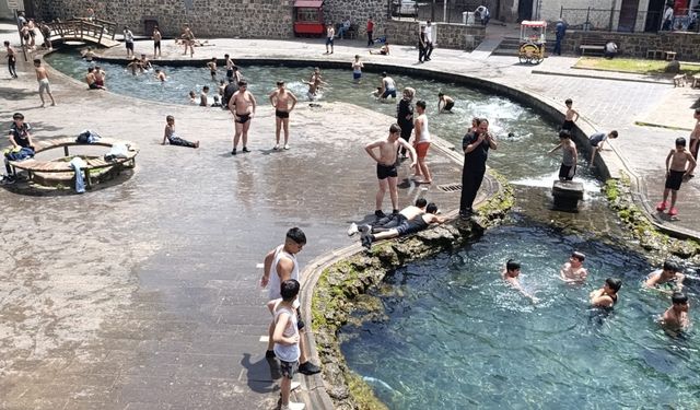 Diyarbakırlı çocukların ‘plajı’ doldu taştı