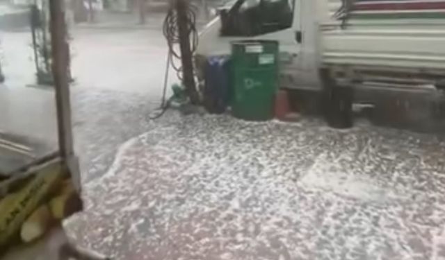 Batman’da dolu yağışı kenti beyaza bürüdü