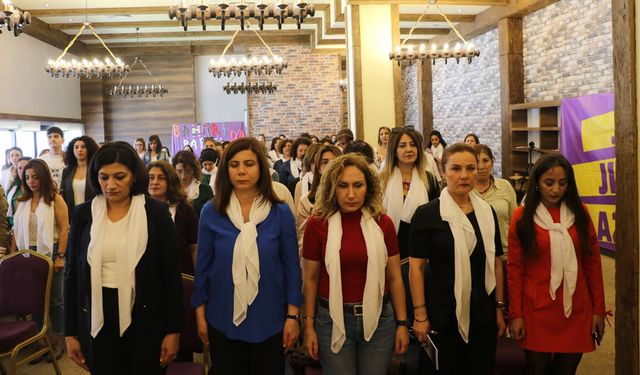 Diyarbakır'da kadınlar beyaz tülbent taktı ve barışı konuştu