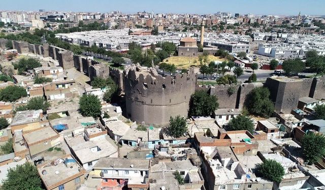 Diyarbakır'da o müdür gitti, yeni müdür geldi