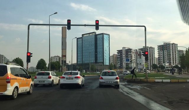 Diyarbakırlılar isyanda: Bu yollar yarış pisti gibi