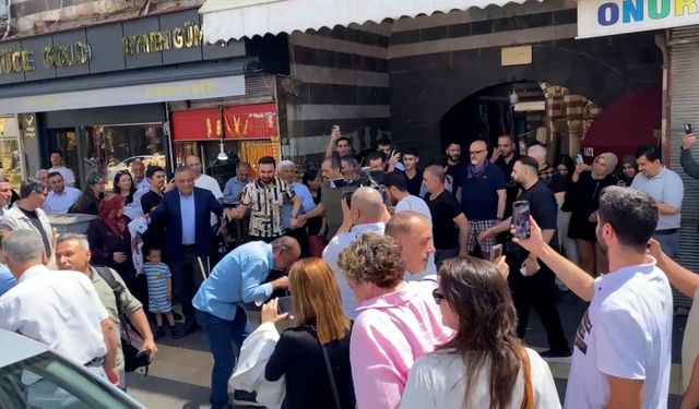 Fesih kararı sonrası Diyarbakır'da halaylı kutlama