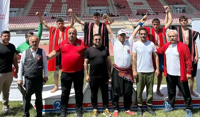 Hakkarili güreşçiler minderi ağlattı!