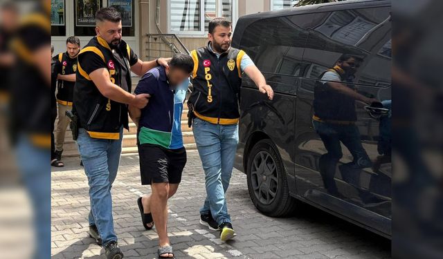 Husumetlisini görüp defalarca ateş etti