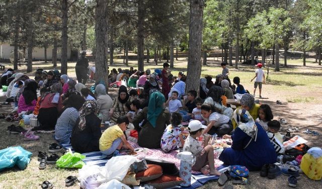 Diyarbakır’da kadınlar hem öğreniyor hem eğleniyor