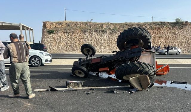 Mardin’de traktör ile otomobil çarpıştı: 3 yaralı