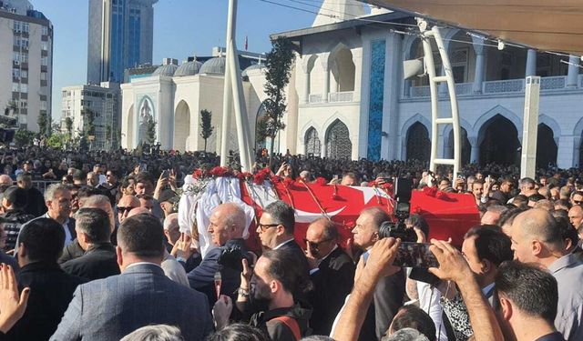 Sırrı Süreyya Önder’i on binlerce kişi uğurladı
