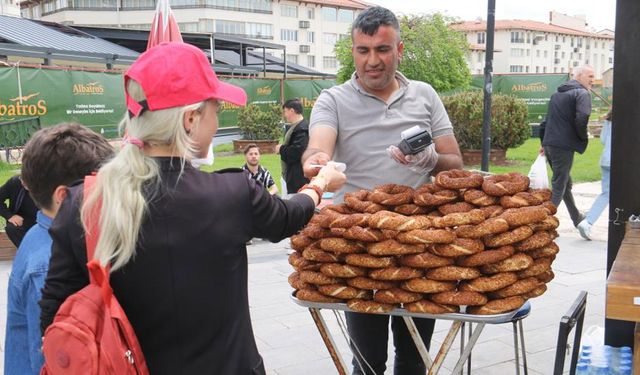 Seyyar simit tezgâhında POS cihazı dönemi