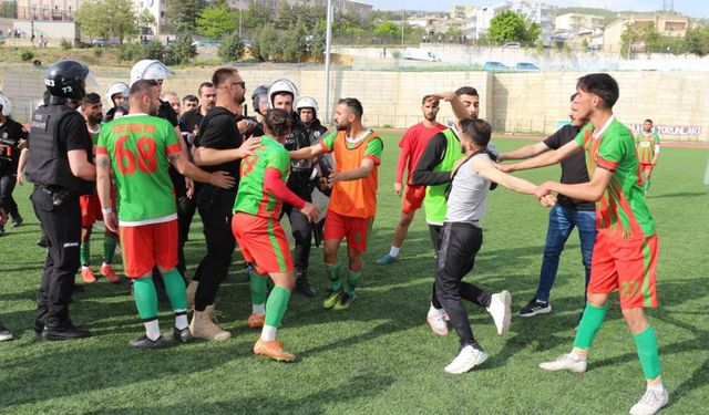 Şırnak’ta polis amirinden futbolcuya kafa atma skandalı
