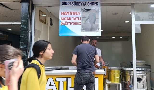 Diyarbakır'da Sırrı Süreyya Önder hayrına tatlı dağıttı