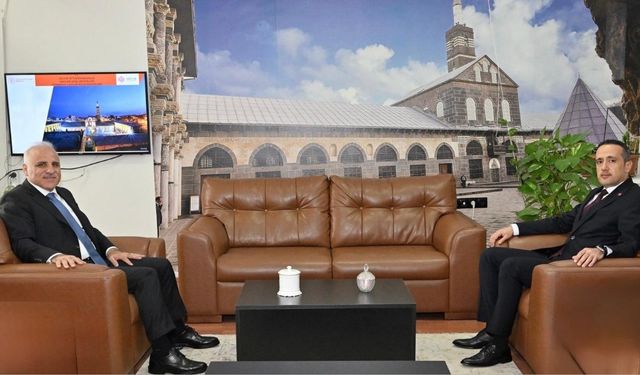 Diyarbakır Valisi Zorluoğlu, Vakıflar Bölge Müdürü Demir'i ziyaret etti