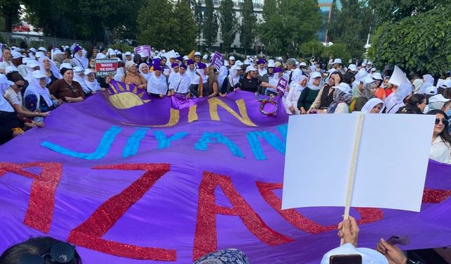 Diyarbakır’da kadınların yürüyüşü başladı