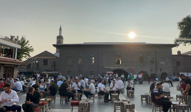 Diyarbakır'da mahşeri bayram kalabalığı