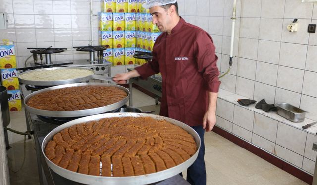 Diyarbakır'ın coğrafi işaret belgeli tatlısı için 3 vardiya bayram mesaisi!