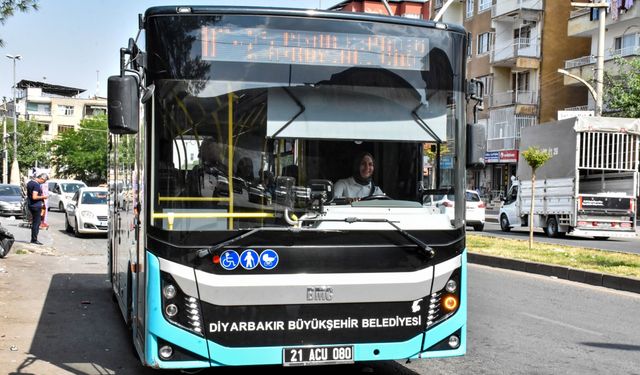 Diyarbakır’da kadınlar toplu ulaşımda direksiyona geçti