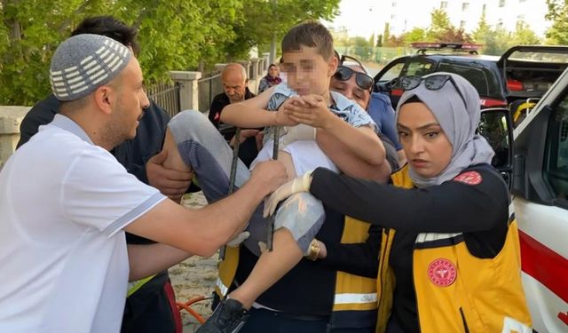 Koluna demir saplanan demirle hastaneye kaldırıldı