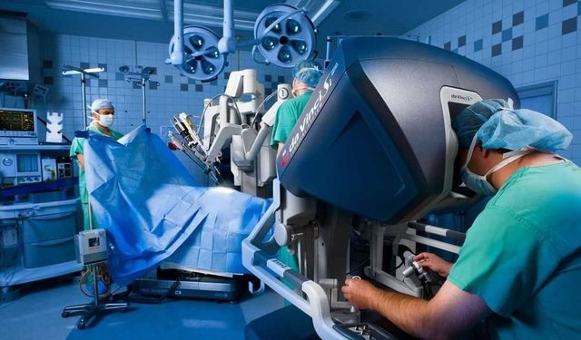 Tıpta devrim! Göğüs kafesi açılmadan robotik kalp nakli gerçekleştirildi